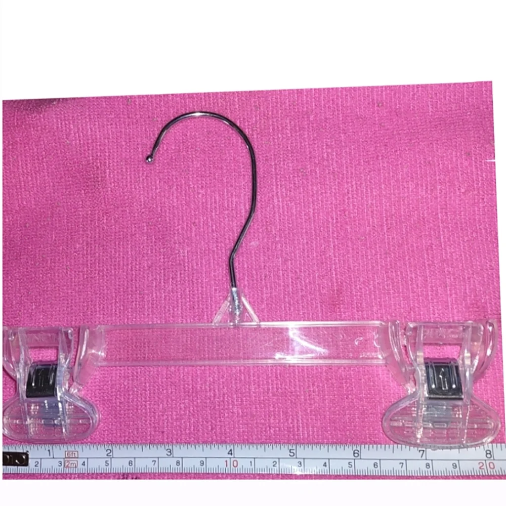 18 Plastic Retail Hangers